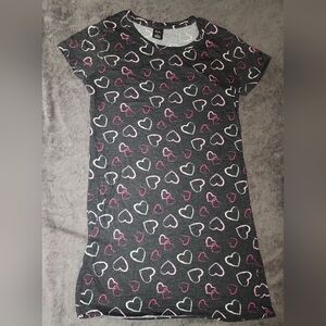 Juniors size Large short sleeve Valentines nightie Grey  with pink hearts